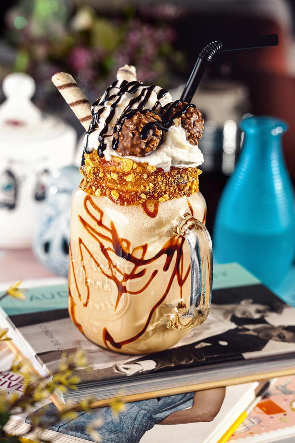 River Side Hotel Tbilisi Exterior foto A peanut butter milkshake