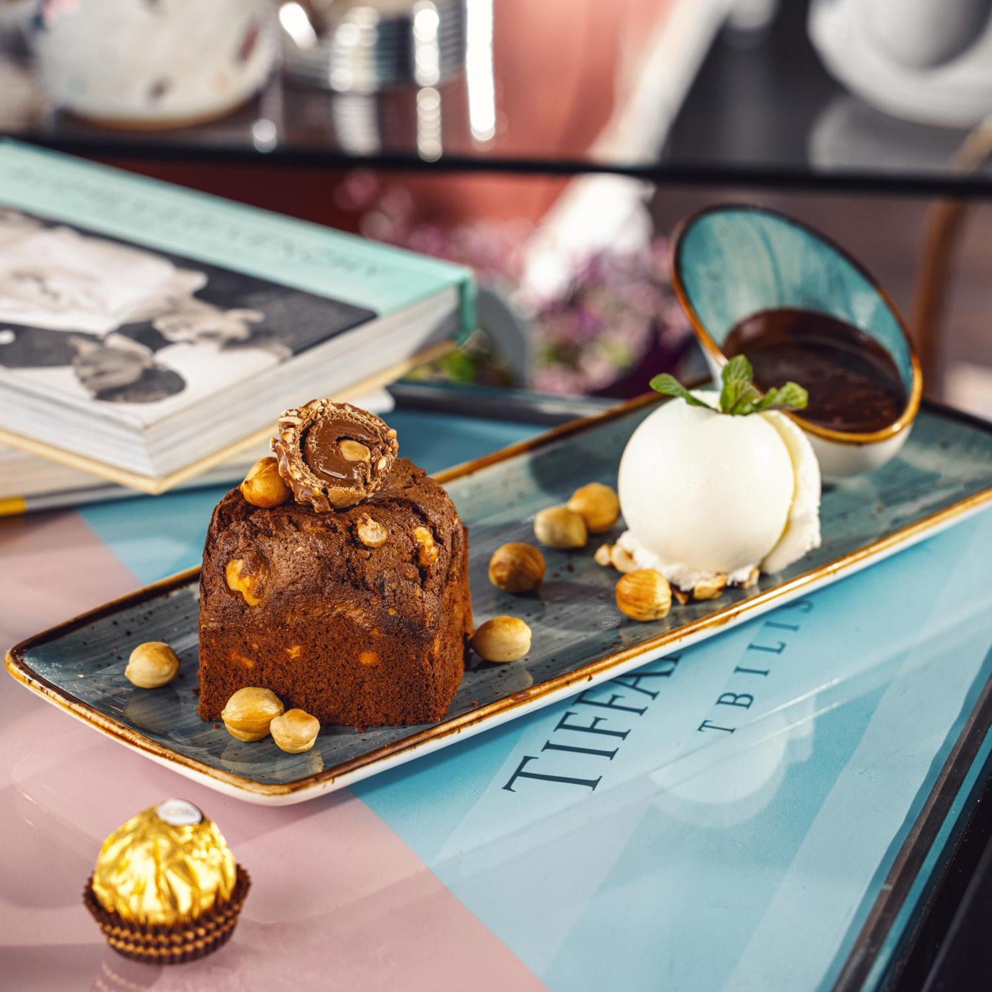 River Side Hotel Tbilisi Exterior foto A dessert at Tiffany's